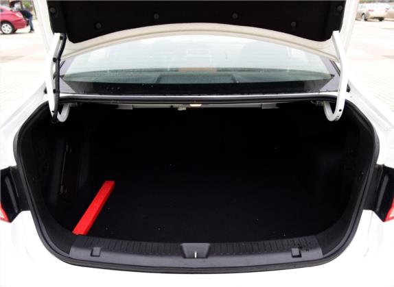 福美来 2014款 M5 1.6L 手动尊贵型 车厢座椅   后备厢