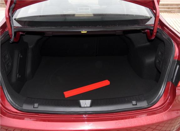 福美来 2015款 M5 1.6L 手动挚爱版 车厢座椅   后备厢