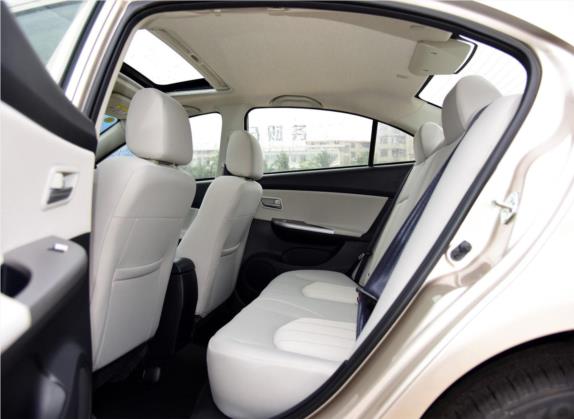 福美来 2015款 经典 1.6L 手动天窗版 车厢座椅   后排空间