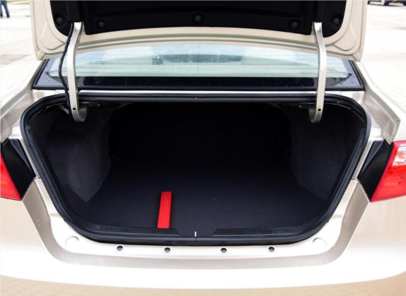 福美来 2015款 经典 1.6L 手动天窗版 车厢座椅   后备厢