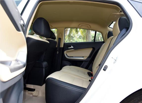 福美来 2015款 1.6L 手动风尚型 车厢座椅   后排空间