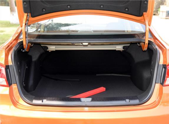 福美来 2015款 1.6L 手动悦尚型 车厢座椅   后备厢