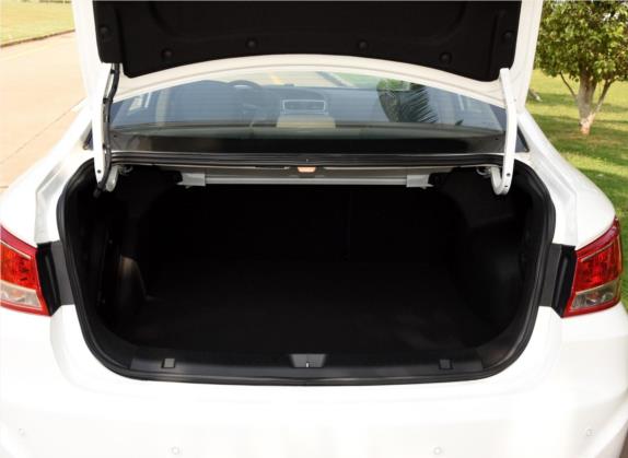 福美来 2015款 1.6L 手动智尚型 车厢座椅   后备厢