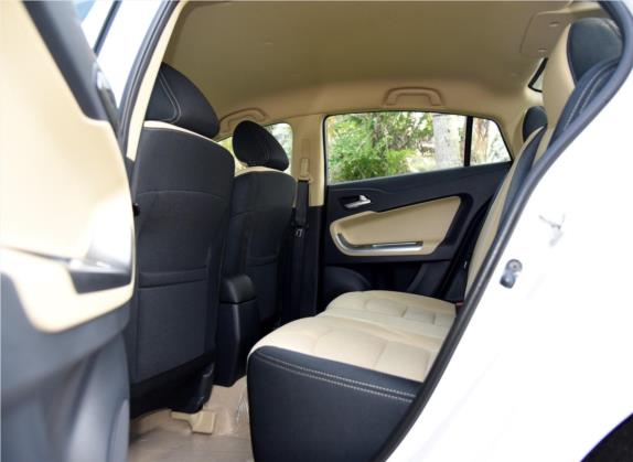 福美来 2015款 1.6L 自动风尚型 车厢座椅   后排空间