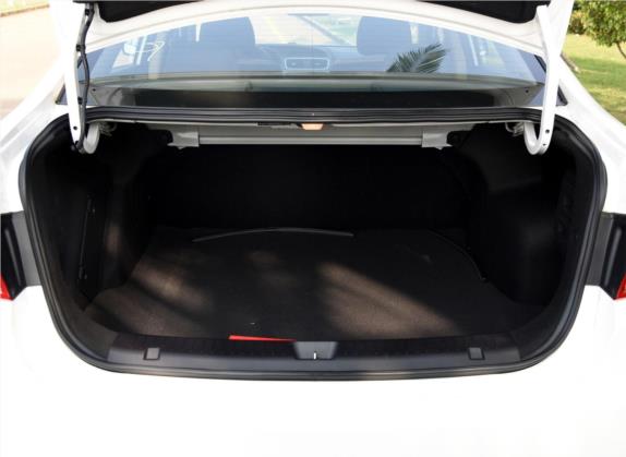 福美来 2015款 1.6L 自动风尚型 车厢座椅   后备厢