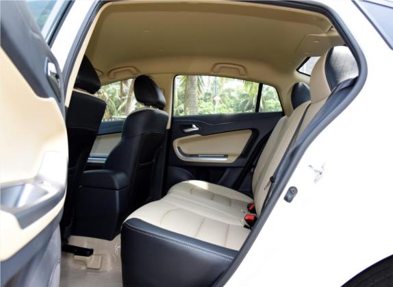 福美来 2015款 1.6L 自动品尚型 车厢座椅   后排空间