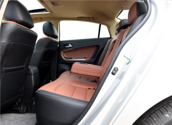 福美来 2015款 1.5T 自动行政尊尚型 车厢座椅   后排空间
