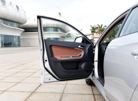 福美来 2015款 1.5T 自动行政尊尚型 车厢座椅   前门板