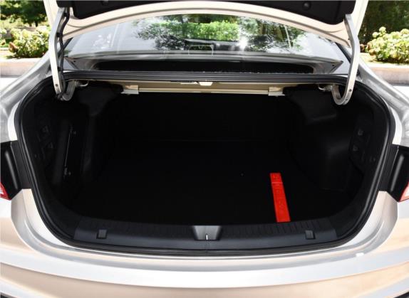 福美来 2017款 1.6L 手动舒适型 车厢座椅   后备厢