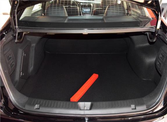 福美来 2017款 1.6L 手动豪华型 车厢座椅   后备厢