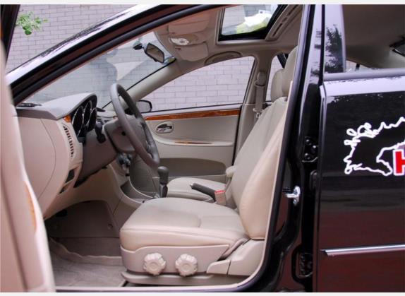 海马3 2007款 1.8L 豪华型GLS 车厢座椅   前排空间
