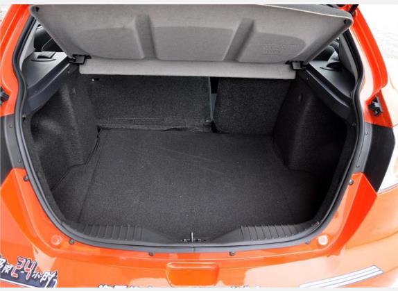 欢动 2009款 1.8L 手动舒适型 车厢座椅   后备厢