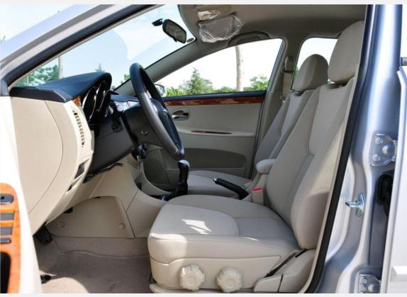 欢动 2009款 1.6L 手动舒适型 车厢座椅   前排空间