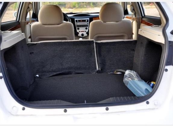 欢动 2009款 1.6L 手动舒适型 车厢座椅   后备厢