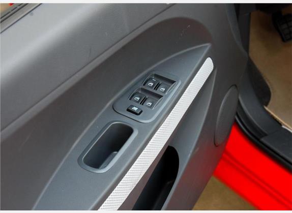 丘比特 2010款 1.3L 手动舒适型 车厢座椅   门窗控制