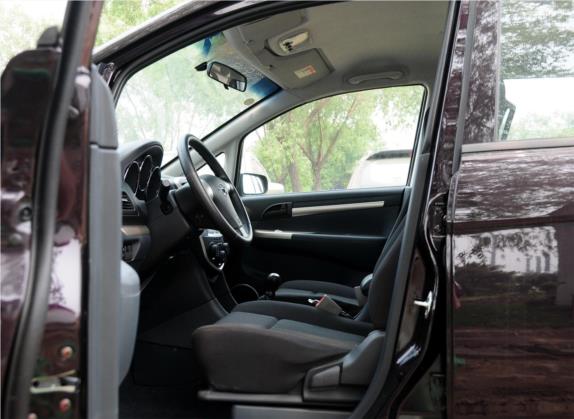 普力马 2012款 1.6L 手动5座舒适版 车厢座椅   前排空间