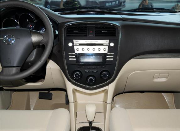 普力马 2013款 1.6L 自动7座乐享版 中控类   中控台