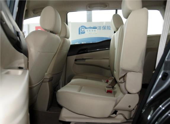 普力马 2013款 1.6L 手动7座创想版 车厢座椅   后排空间