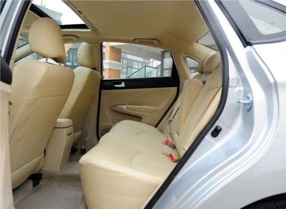 海马M3 2013款 1.5L 手动旗舰型 车厢座椅   后排空间