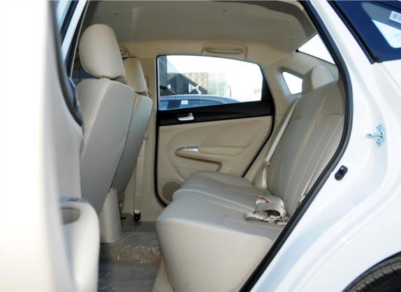 海马M3 2014款 1.5L 手动标准型 车厢座椅   后排空间