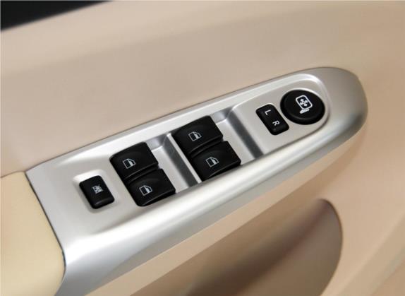 海马M3 2014款 1.5L 手动精英型 车厢座椅   门窗控制