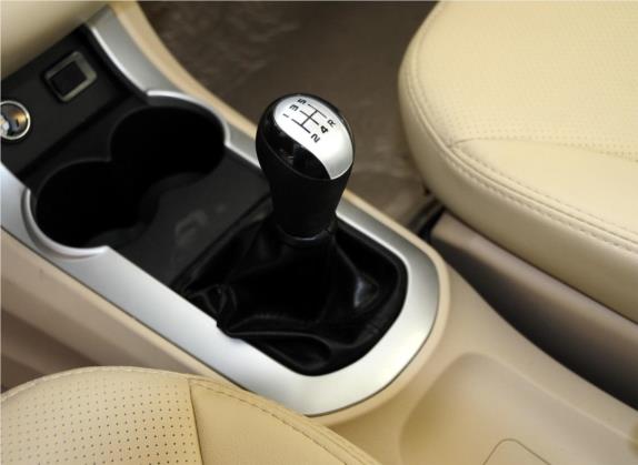 海马M3 2014款 1.5L 手动旗舰型 中控类   挡把