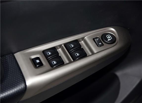 海马M3 2015款 1.5L 手动精英型 车厢座椅   门窗控制