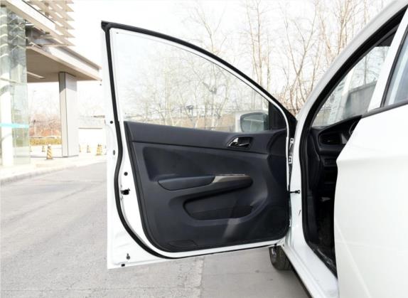 海马M3 2016款 1.5L 手动时尚型 车厢座椅   前门板