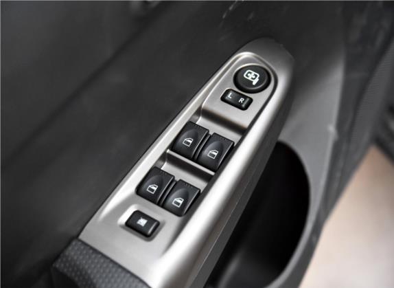海马M3 2016款 1.5L 手动舒适型 车厢座椅   门窗控制