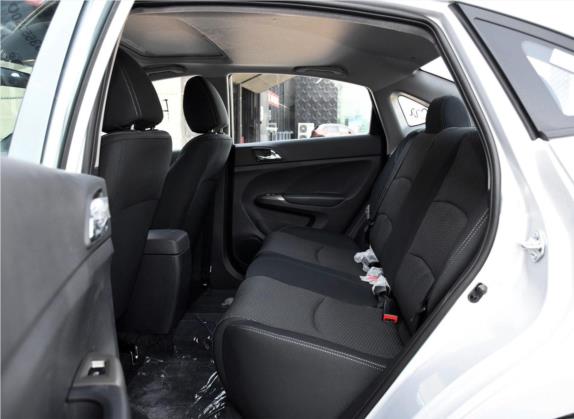 海马M3 2016款 1.5L 手动舒适型天窗版 车厢座椅   后排空间
