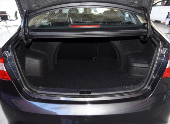 海马M3 2016款 1.5L 手动智能舒适型 车厢座椅   后备厢