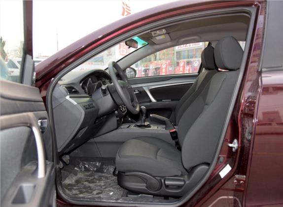 海马M6 2015款 1.5T 手动舒适型 车厢座椅   前排空间