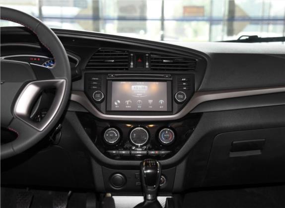 海马M6 2015款 1.5T 手动豪华型 中控类   中控台