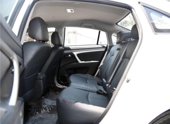 海马M6 2015款 1.5T CVT豪华型 车厢座椅   后排空间