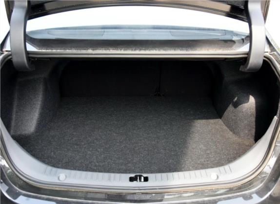 海马M6 2016款 1.6L 手动舒适型 车厢座椅   后备厢