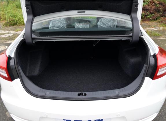 海马M6 2017款 1.5T CVT运动尊贵型 车厢座椅   后备厢