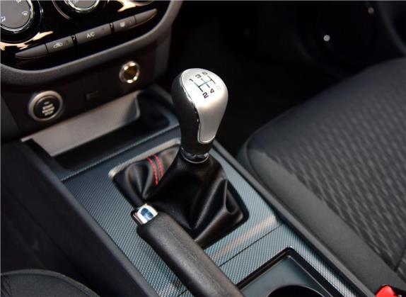 海马M6 2017款 1.6L 手动舒适型 中控类   挡把