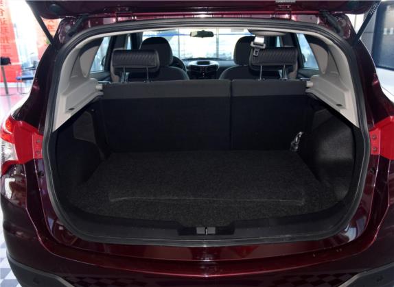 海马S5 2015款 1.6L 手动舒适型 车厢座椅   后备厢