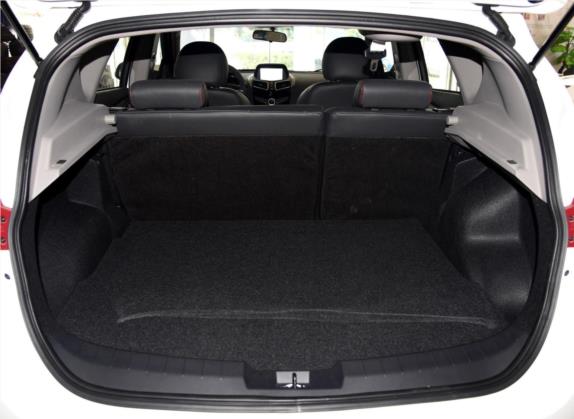 海马S5 2015款 1.6L 手动智能豪华型 车厢座椅   后备厢
