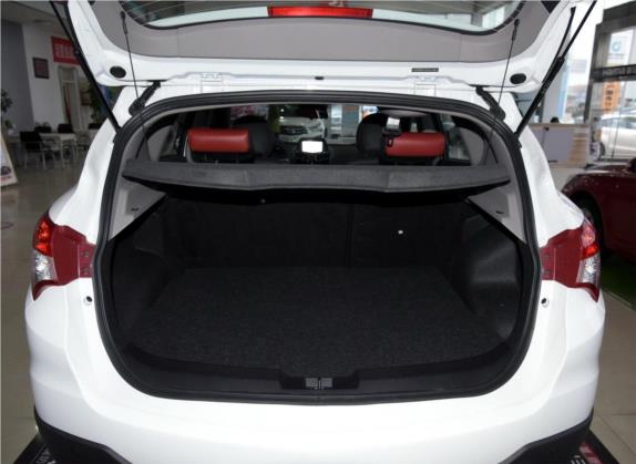 海马S5 2015款 1.5T 手动智能豪华型运动版 车厢座椅   后备厢