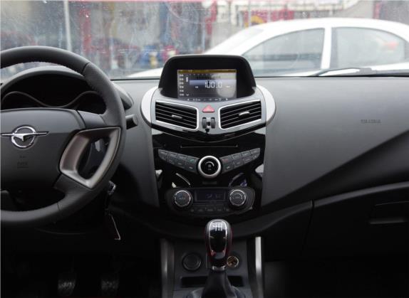 海马S5 2015款 1.5T 手动豪华型运动版 中控类   中控台