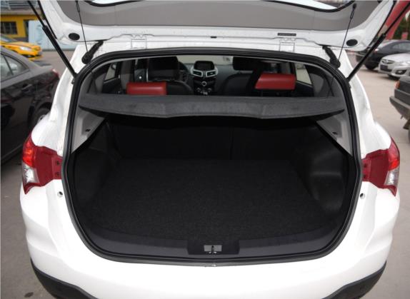 海马S5 2015款 1.5T 手动豪华型运动版 车厢座椅   后备厢