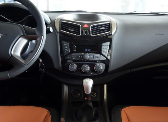海马S5 2016款 1.6L 手动豪华型科技版 中控类   中控台