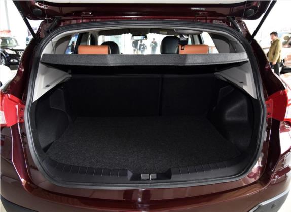 海马S5 2016款 1.6L 手动豪华型科技版 车厢座椅   后备厢