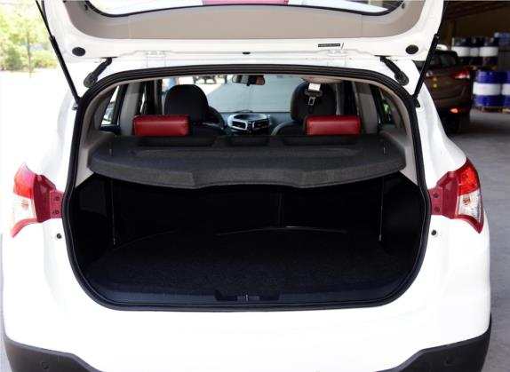 海马S5 2017款 强动力版 1.5T 手动豪华型 车厢座椅   后备厢
