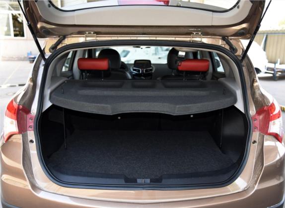 海马S5 2017款 强动力版 1.5T 手动尊贵型 车厢座椅   后备厢
