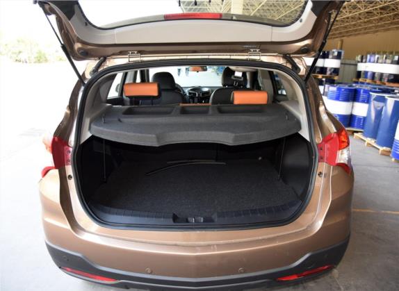 海马S5 2017款 强动力版 1.5T CVT豪华型 车厢座椅   后备厢