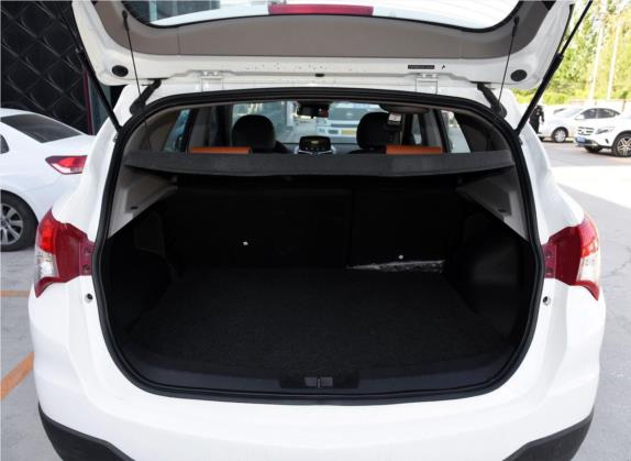 海马S5 2017款 强动力版 1.5T CVT尊贵型 车厢座椅   后备厢