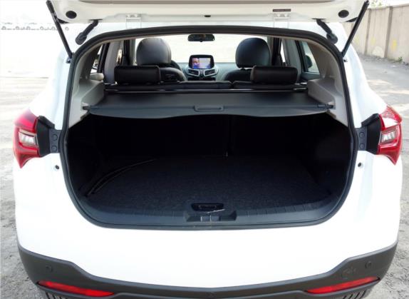 海马S5 2018款 1.5T 手动豪华型 车厢座椅   后备厢