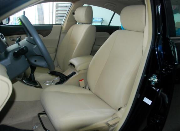 华泰B11 2011款 1.8T 手动舒适汽油版 车厢座椅   前排空间